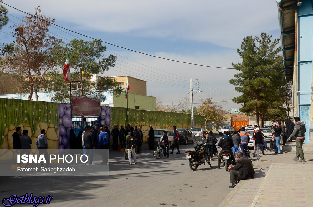 تصاویر) + تجمع خانواده‌های دانش آموزان قربانی تعرض جنسی مدرسه‌ای در اصفهان (