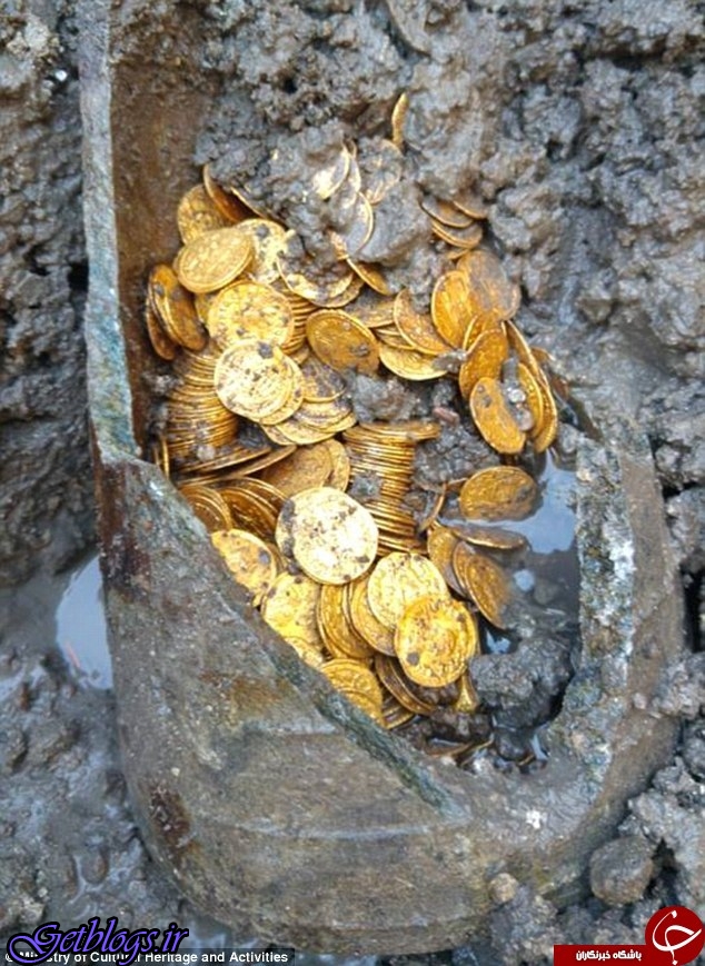 عکس ، کشف سکه های طلا حین تخریب یک سالن تئاتر قدیمی